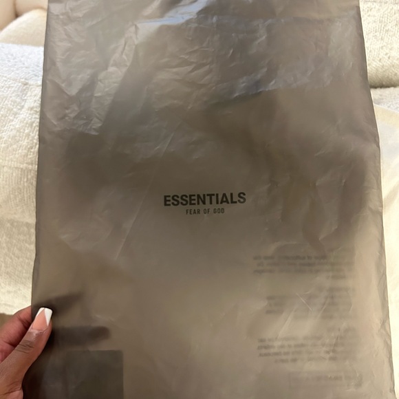 Men’s Size Small, Essentials Fear of God “Cloud Dance” Tee - Picture 4 of 5